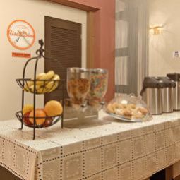 Фасад Howard Johnson Inn Plaza de Armas Old San Juan PR Fotos