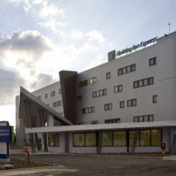 Vista exterior Holiday Inn Express MILAN - MALPENSA AIRPORT Fotos