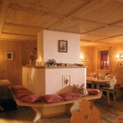 Salle du petit-déjeuner située dans le restaurant Tannbergerhof Fotos