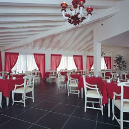 Sala de desayuno en el restaurante Fiera di Brescia Fotos