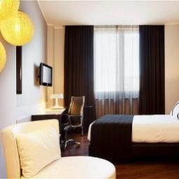 Room Holiday Inn GENOA CITY Fotos