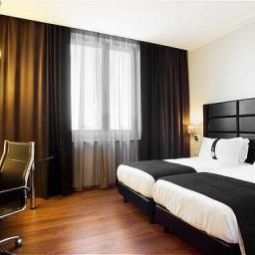 Room Holiday Inn GENOA CITY Fotos