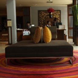 Hall Triple Two Silom Fotos