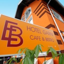 Vista exterior EB Hotel Garni - Cafe & Bistro Fotos