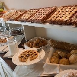 Sala colazione nel ristorante Villa Giorgia Albergo in collina Fotos