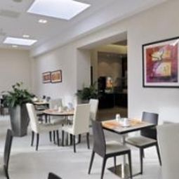 Salle du petit-déjeuner Cascade Midi Fotos
