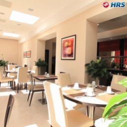 Salle du petit-déjeuner située dans le restaurant Cascade Midi Fotos