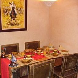 Sala de desayuno en el restaurante Riad Louaya Dar El Bacha Fotos