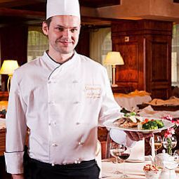 Salle du petit-déjeuner située dans le restaurant Grand Hotel Stamary Wellness&SPA Fotos