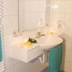 Bathroom Eckartauerhof Gasthof Fotos