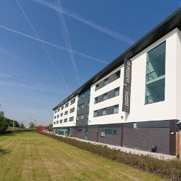 Vue extérieure Ramada Encore Warrington Fotos