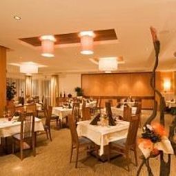 Salle du petit-déjeuner située dans le restaurant Zoll Fotos