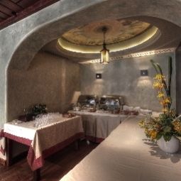 Buffet Holland House Residence Old Town Fotos