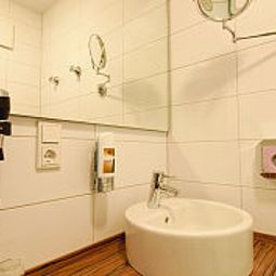 Bathroom Altstadthotel Guesthouse Die Galerie Fotos