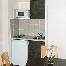 Kitchen Séjours & Affaires Apparthotel Caen Le Clos Beaumois Fotos