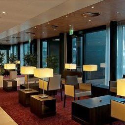 Halle Holiday Inn Express ZÜRICH AIRPORT Fotos