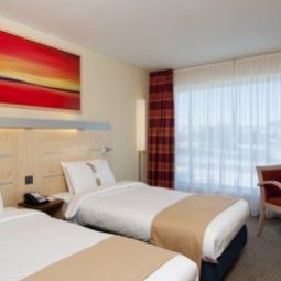 Zimmer Holiday Inn Express ZÜRICH AIRPORT Fotos