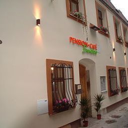 Vue extérieure Bambino Garni Fotos