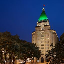 Vista esterna Fairmont Peace Fotos
