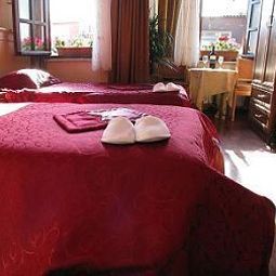 Room Emma Saray Fotos