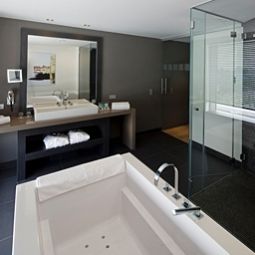 Salle de bains Van der Valk Airporthotel Fotos