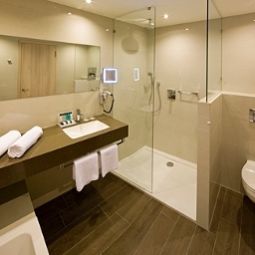 Salle de bains Van der Valk Airporthotel Fotos