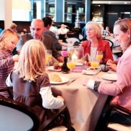 Salle du petit-déjeuner Van der Valk Airporthotel Fotos