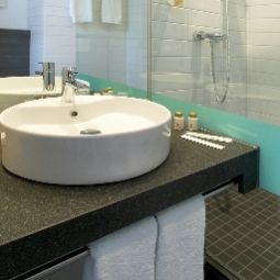 Camera da bagno GHOTEL hotel & living Fotos
