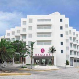 Außenansicht Ramada Cancun City Fotos
