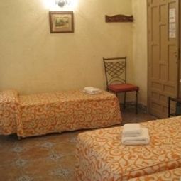  Vincent Van Gogh Hostal Fotos