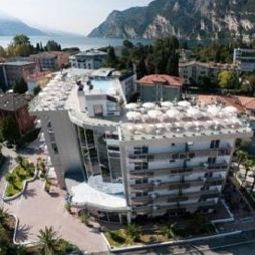 Exterior view Kristal Palace TonelliHotels Fotos