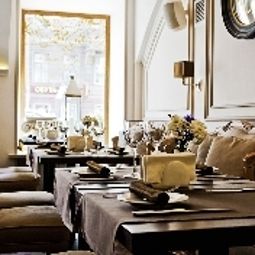 Frühstücksraum im Restaurant Aston Fotos