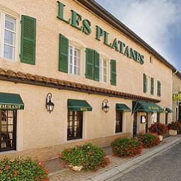 Außenansicht Les Platanes Logis Fotos