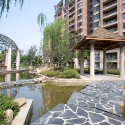 Фасад Lanson Place Jin Qiao Residences Fotos