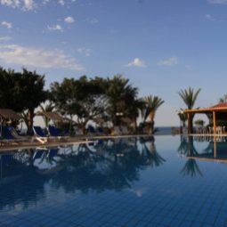 Фасад Crystal Springs Beach Hotel Fotos