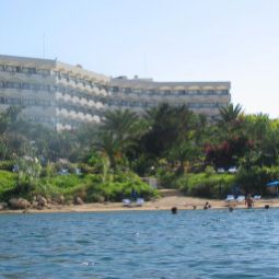 Фасад Crystal Springs Beach Hotel Fotos