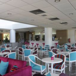 Холл Crystal Springs Beach Hotel Fotos