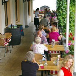 Terrasse Rheinecker Hof Restaurant Cafe Fotos