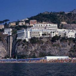 Lloyd's Baia Vietri sul Mare SA