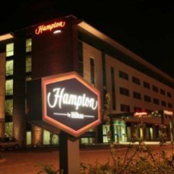 Außenansicht Hampton by Hilton Newport East Fotos