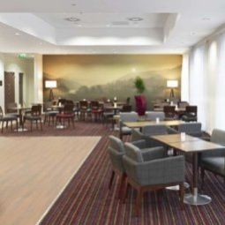 Halle Hampton by Hilton Newport East Fotos