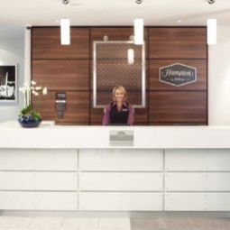 Halle Hampton by Hilton Newport East Fotos