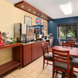Baymont Inn and Suites Glendale/Milwaukee N. Area Fox Point 
