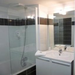 Bathroom Residence du Chateau Lagrange City Residence de tourisme Fotos