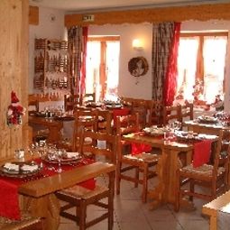 Salle du petit-déjeuner située dans le restaurant Auberge de Catherine Fotos