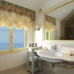 Chambre Hotel De Paris Sanremo Fotos