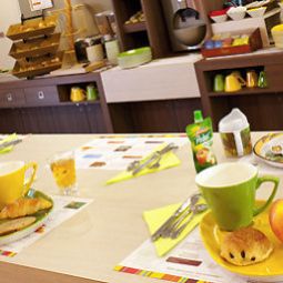 Salle du petit-déjeuner située dans le restaurant all seasons Honfleur (futur ibis Styles) Fotos