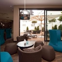 Hall Motel One Hauptbahnhof Fotos