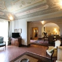 Hall Villa Sermolli Fotos