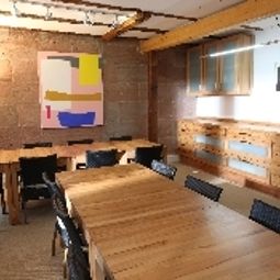 Salle du petit-déjeuner située dans le restaurant Kunst.Quartier.Stein Fotos